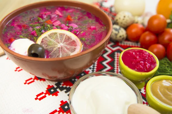 Ekşi süt soğuk çorba