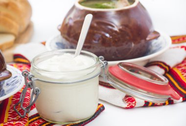 ekşi krema kavanozu