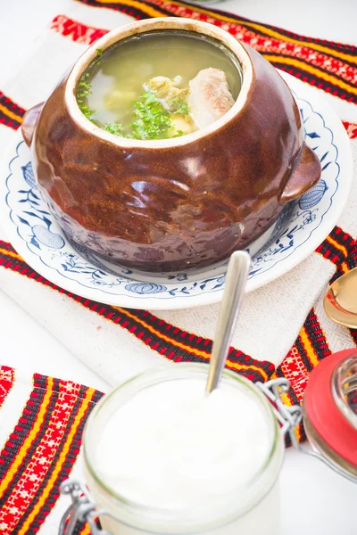 Traditionell ukrainsk gröna ängssyra soppa — Stockfoto