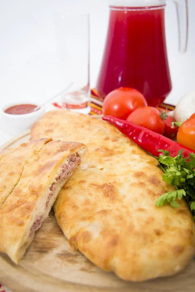 Geleneksel Gürcü karşılamak ve peynir sıcak pasta