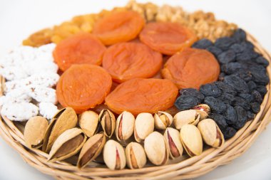 Kurutulmuş meyve ve fındık kümesi