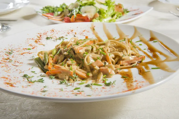 Noodles under white sauce — Stock Photo, Image