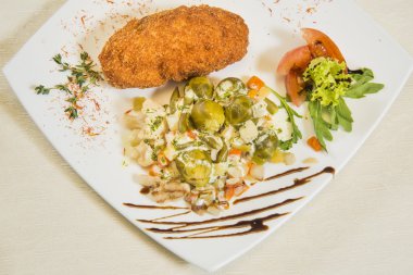 Pirzola ve pişmiş sebze