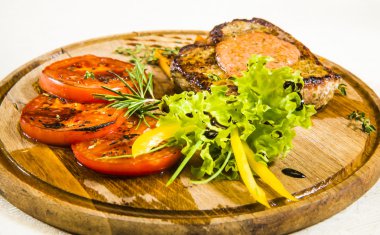 biftek ve ızgara domates