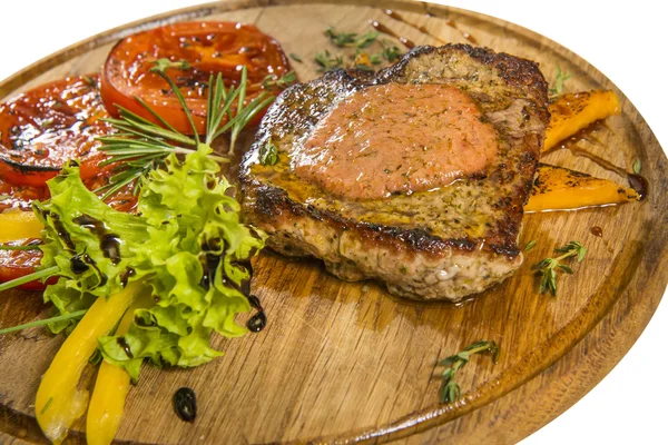 Steak und gegrillte Tomaten — Stockfoto