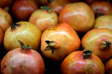 Olgun narları kapat.