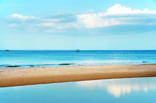 Krásné pláže a moře krajina — Stock fotografie