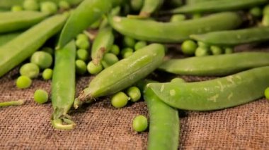eski yeşil taze bezelye olan torba arka plan
