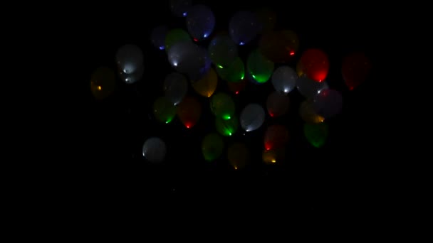 Farverige balloner i himlen – Stock-video