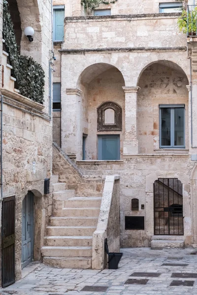 Bir iskan binasının İtalyan avlusu.