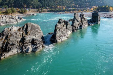 Katun, Altai nehri üzerindeki resim gibi kayalık adalar.