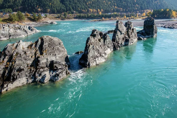 Katun, Altai nehri üzerindeki resim gibi kayalık adalar.
