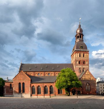 Eski kasabadaki katedral, meydan. Riga, Letonya.