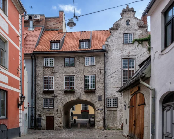 Atracção Local Portão Sueco Cidade Velha Uma Rua Deserta Riga — Fotografia de Stock