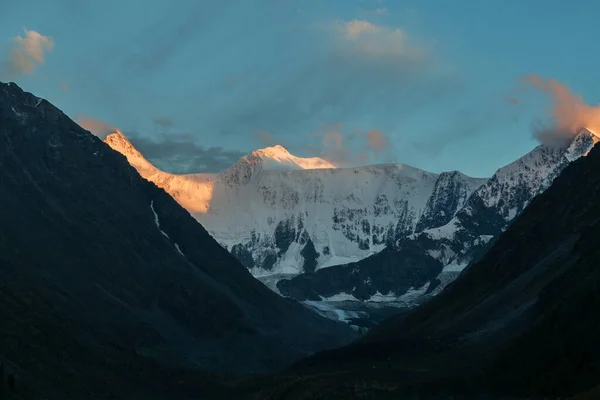 Lodowiec Górze Belukha Promieniach Zachodzącego Słońca Górski Altai — Zdjęcie stockowe