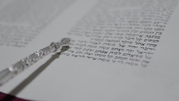 Reading Torah Scroll Close Slow Motion — Stock Video