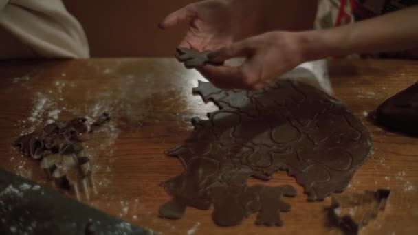 Vista Ravvicinata Delle Mani Mamma Figlia Stanno Preparando Dei Dolci — Video Stock