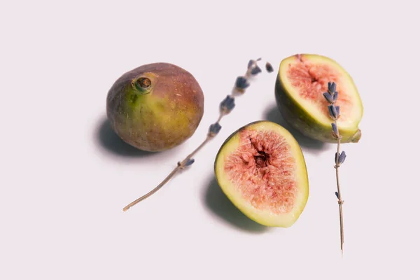 Figues Fraîches Isolées Sur Blanc — Photo