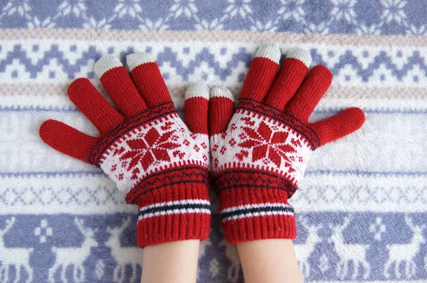 Children Hands Gloves Christmas Blanket Reindeer — Stock Photo, Image