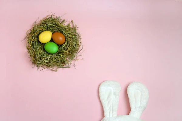 Orejas Conejo Pascua Sobre Fondo Rosa Huevos Nido — Foto de Stock