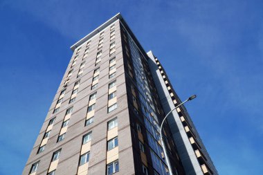 Gökyüzünde bir ev.                               