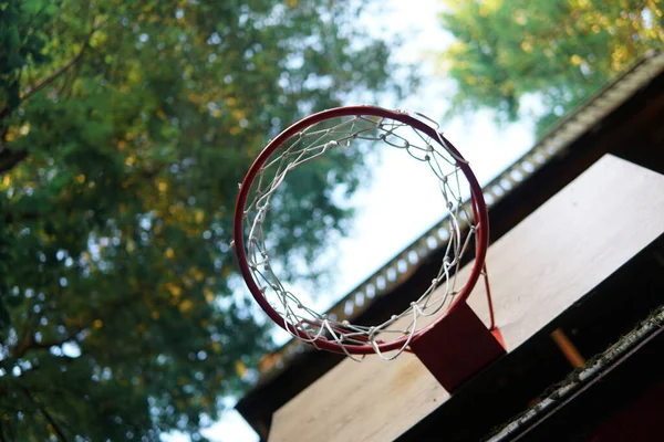 Δαχτυλίδι Μπάσκετ Καλοκαίρι Έξω Από Χωριό Της Πόλης — Φωτογραφία Αρχείου