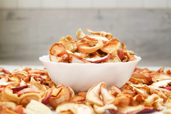 Dried Apples Slices White Plate Apple Background — Stock Photo, Image