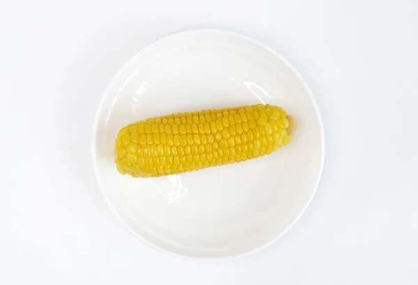 Dojrzała Kukurydza Kolba Jest Żółta Izolacja Białej Tabliczce — Zdjęcie stockowe