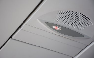 Bir uçak yok Sigara İçilmez işareti