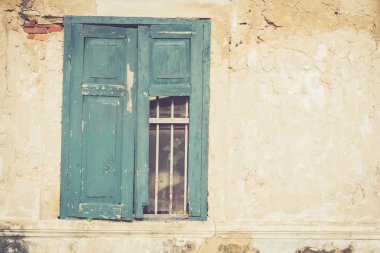 Küflü pencere vintage tarzı