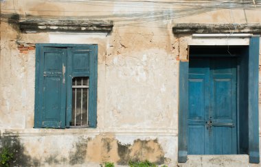 Kapı ve pencere dağıldı