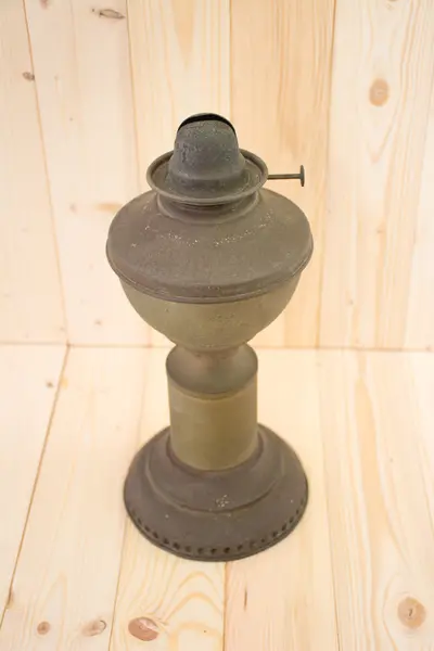 Antique lamps, kerosene bronze lamp Thai style on wooden table — Stock Photo, Image