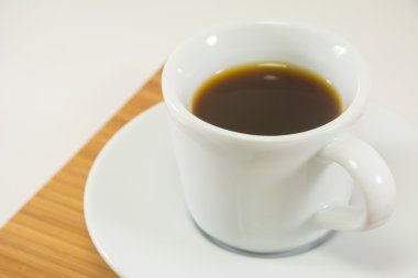 Kahve fincanını kapat.