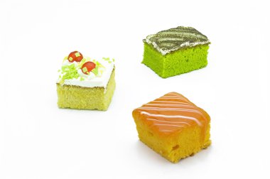 beyaz kağıt üzerinde kırık gözlük