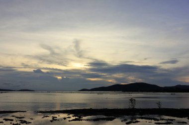 Günbatımı ve doğa fotoğrafı seti, manzara, dağ, deniz, gökyüzü, güneş ışığı, güzellik, doğa