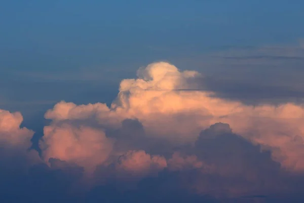 Conjunto Imágenes Nubes Nocturnas Luna Saliendo Antes Noche — Foto de Stock