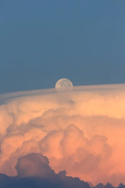 Conjunto Imagens Nuvens Noturnas Lua Subindo Antes Noite — Fotografia de Stock