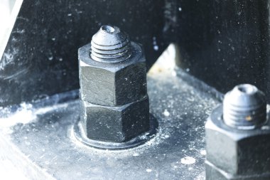 Fındık tutun büyük nesneler sıkıca yerinde.