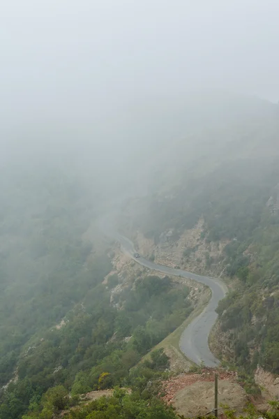 Bulutların üzerinde bir dağ flama araçlarda