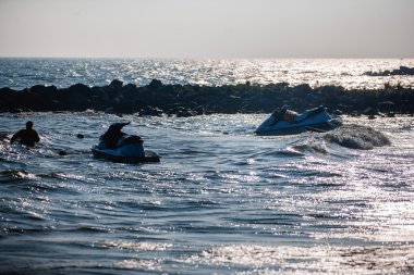Jet Ski güneş ışığında