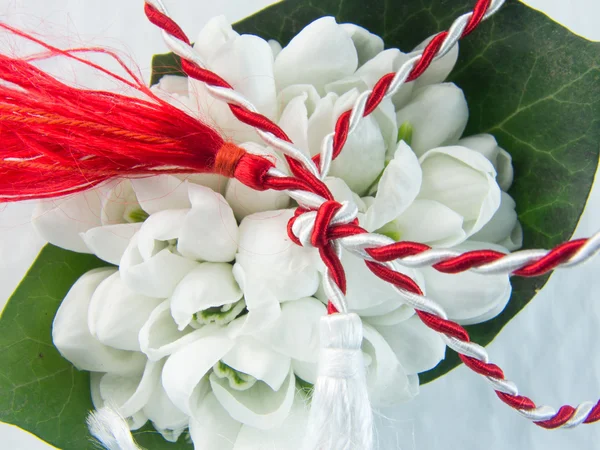 1. März Tradition weiße und rote Kordel Martisor — Stockfoto