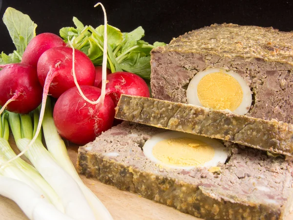 Kuzu işkembe yumurta turp ve yeşil soğan Paskalya yemek