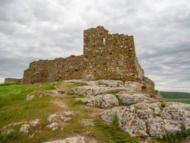 Ortaçağ Enisala Kalesi runileri, Karadeniz kıyısı, Romanya, dobrogea bölgesi