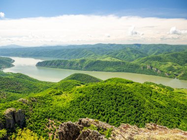 Trescovat 'tan Tuna Nehri manzarası, Romanya