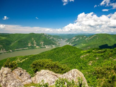 Trescovat 'tan Tuna Nehri manzarası, Romanya
