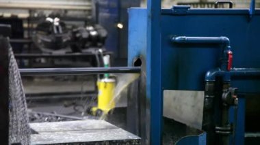 Makine Fabrikası Metal Boru Fabrikası (Su Soğutma) - Bu görüntüde su soğutmalı metal fabrikasında bir çelik boru işleme makinesi bulunuyor!
