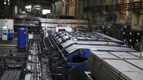 Transportband Iron Pipe Machine Factory Packaging Process Deze Beelden Het — Stockvideo