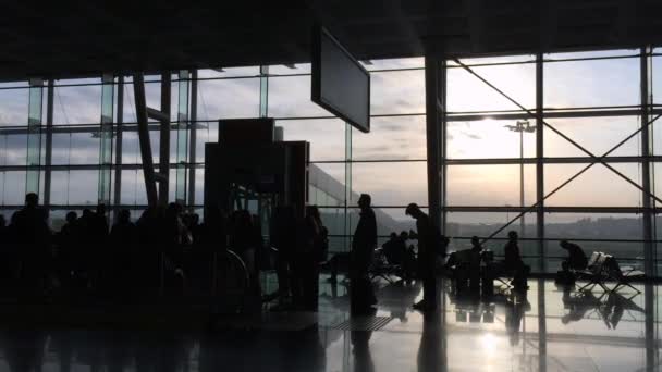 Аеропорт Відправлення Відеозапис Відправній Залі Аеропорту Люди Які Залишаються Посадку — стокове відео