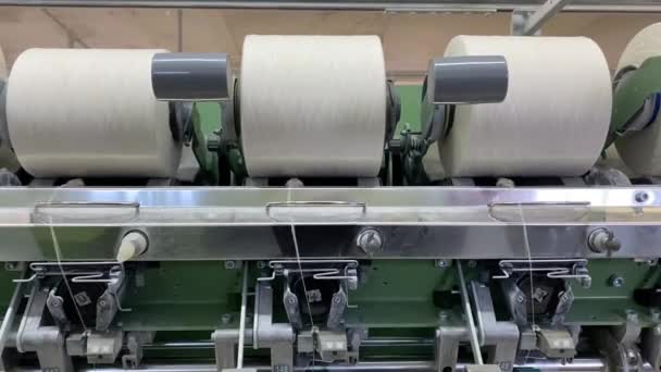 Processo Fabbricazione Filati Filati Tessili Fabbrica Riciclaggio Vecchi Vestiti Close — Video Stock