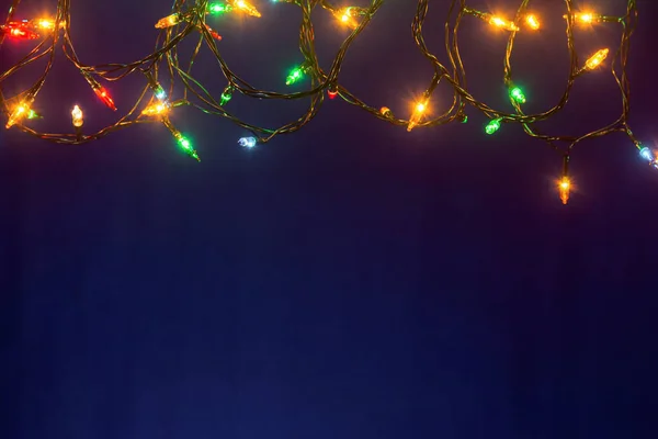 Luces Navidad Sobre Fondo Azul Con Espacio Para Copiar — Foto de Stock